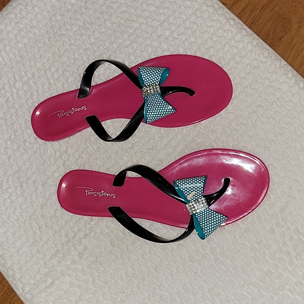 Passions hot pink aqua black rhinestone beaded jellies flip flop sandal 7.5 EUC…